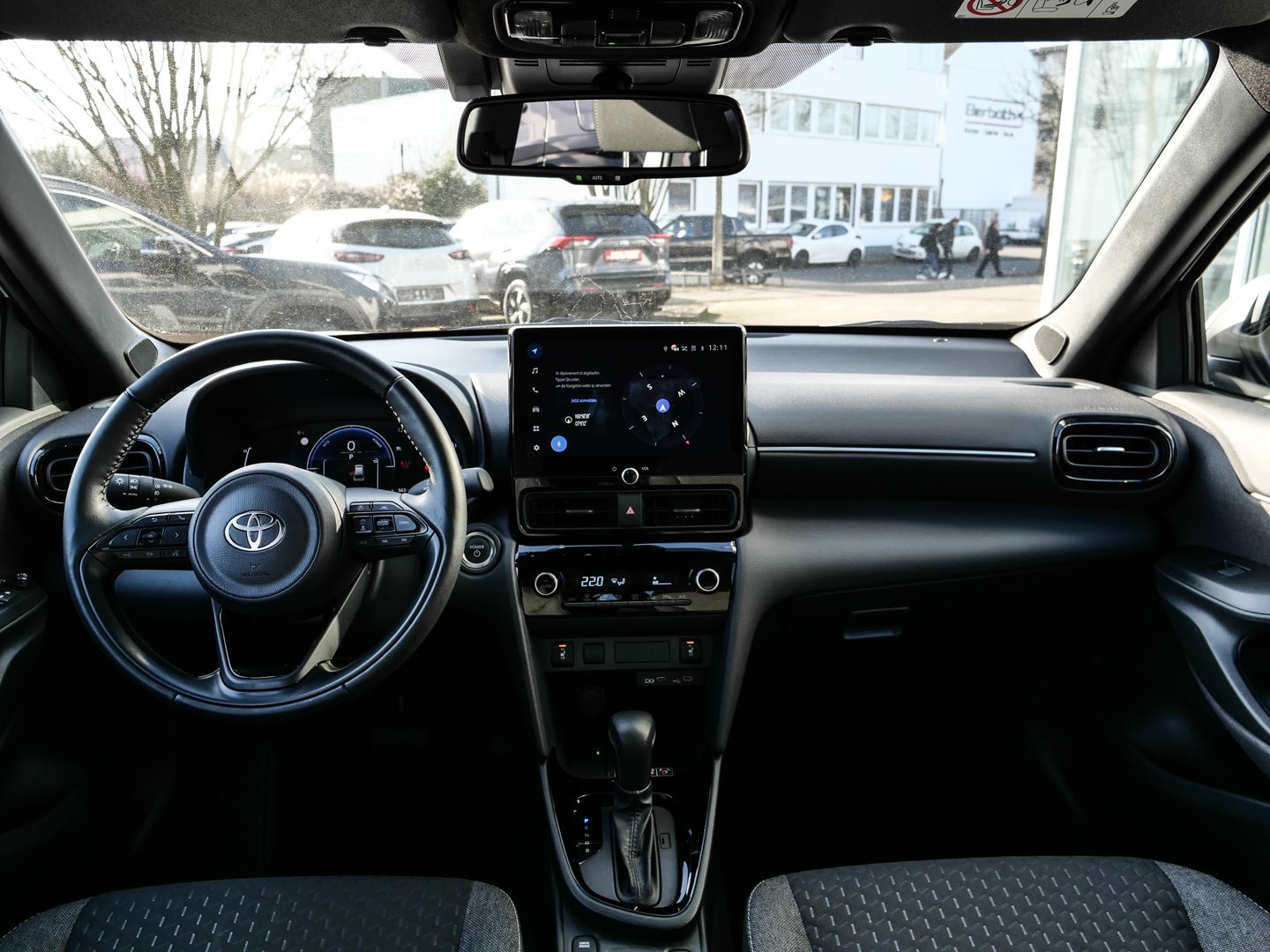 Foto 1 - Yaris Cross - 1.5 l 4x2 HY Winter Paket, weiß