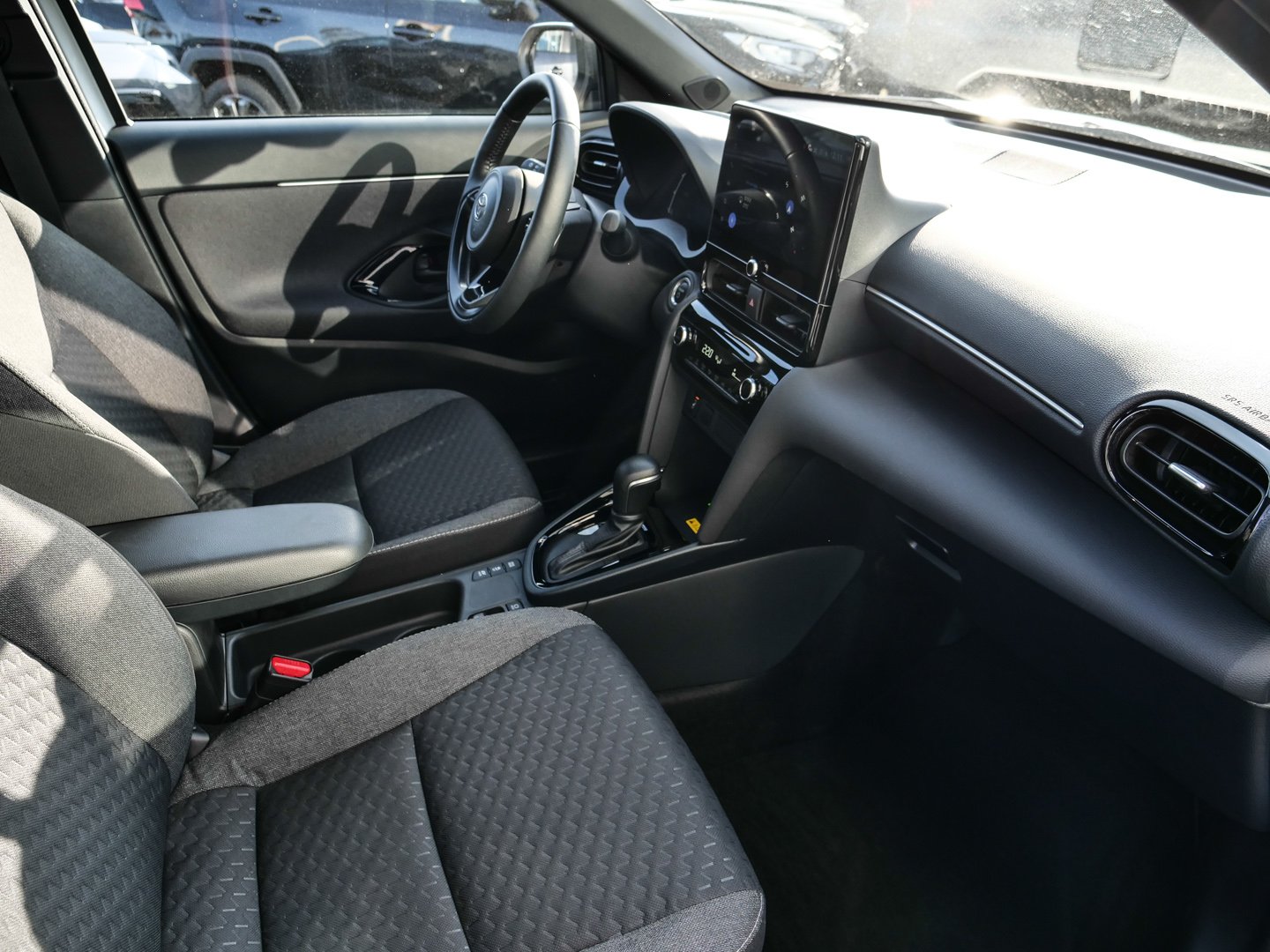 Foto 1 - Yaris Cross - 1.5 l 4x2 HY Winter Paket, weiß