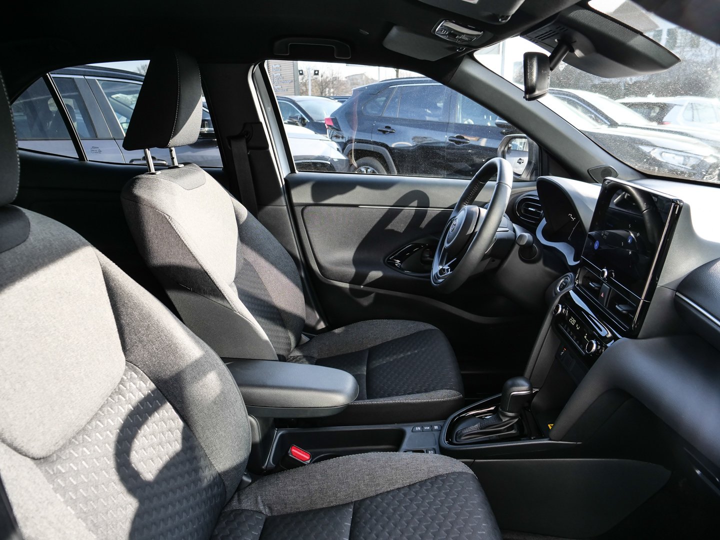 Foto 1 - Yaris Cross - 1.5 l 4x2 HY Winter Paket, weiß