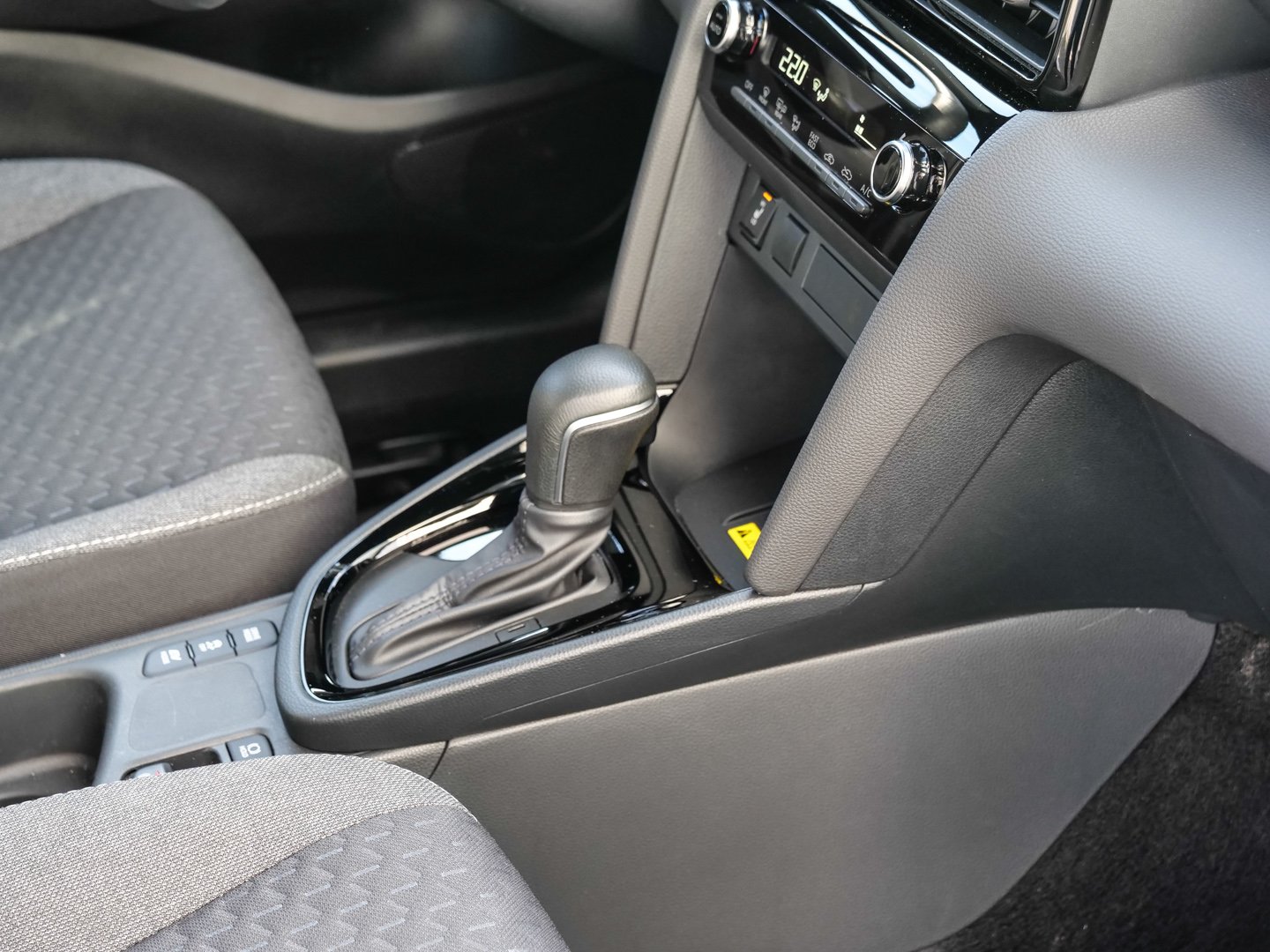 Foto 1 - Yaris Cross - 1.5 l 4x2 HY Winter Paket, weiß