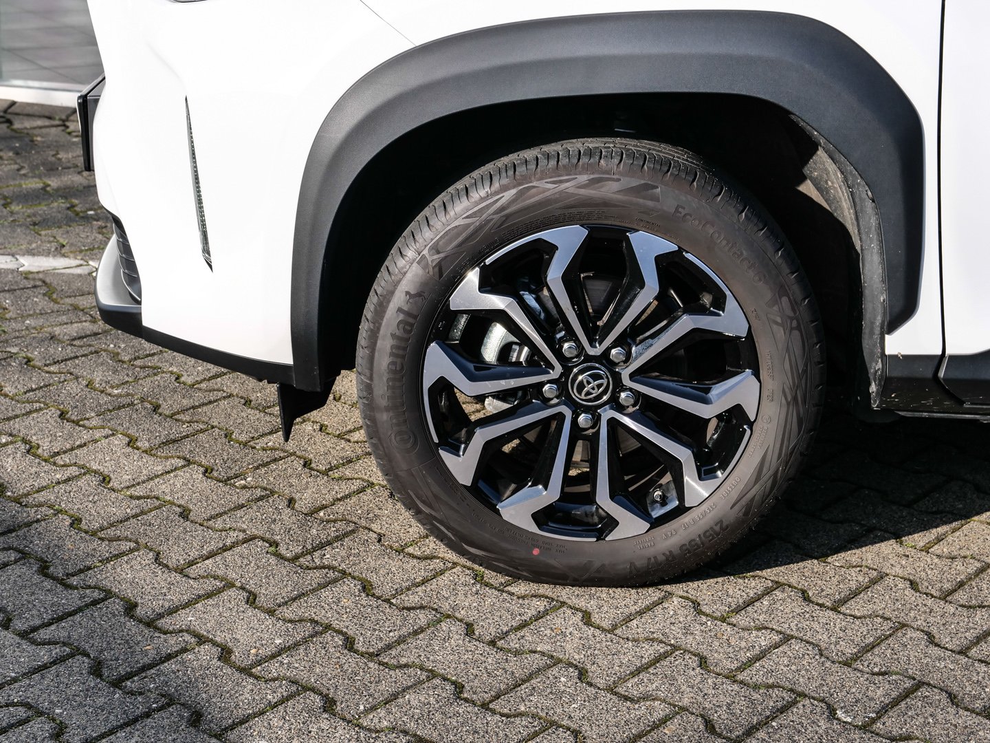 Foto 1 - Yaris Cross - 1.5 l 4x2 HY Winter Paket, weiß