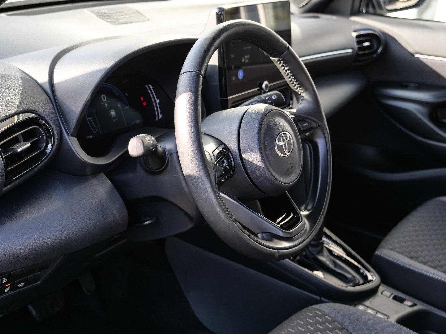 Foto 1 - Yaris Cross - 1.5 l 4x2 HY Winter Paket, weiß