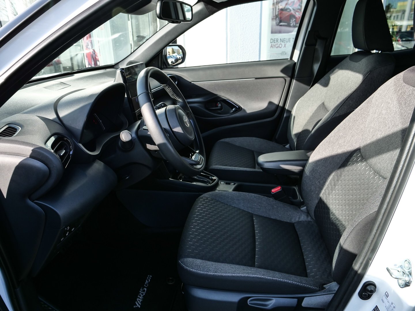 Foto 1 - Yaris Cross - 1.5 l 4x2 HY Winter Paket, weiß