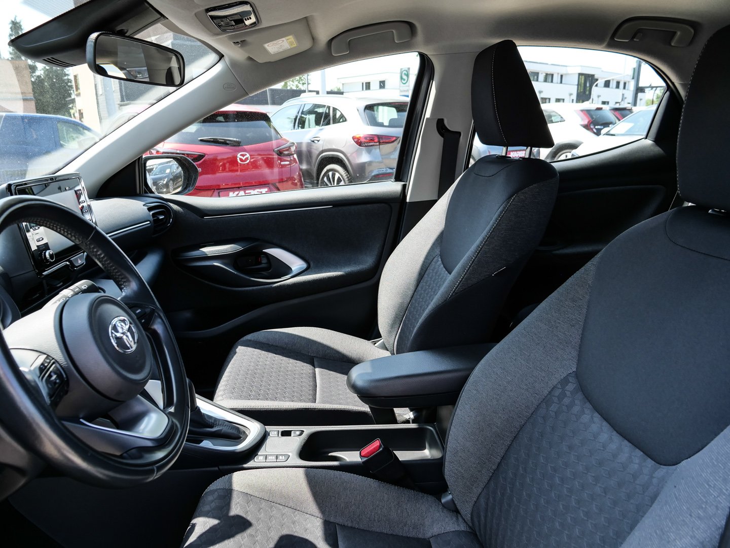 Foto 1 - Toyota Yaris Hybrid Team D Apple/Android DAB 16, Marlingrau