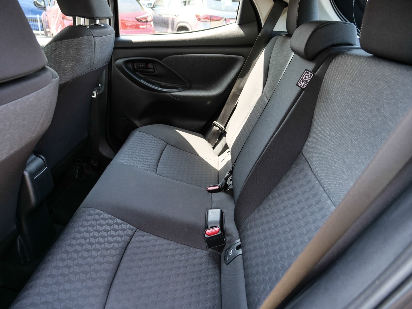 Foto 1 - Toyota Yaris Hybrid Team D Apple/Android DAB 16, Marlingrau