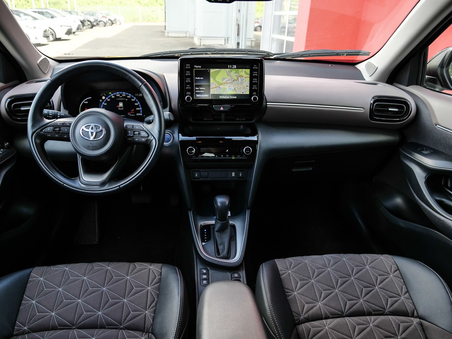 Foto 1 - Toyota Yaris Cross 1.5 Hybrid Elegant Bi-Color, Karminarot/Dach schwarz