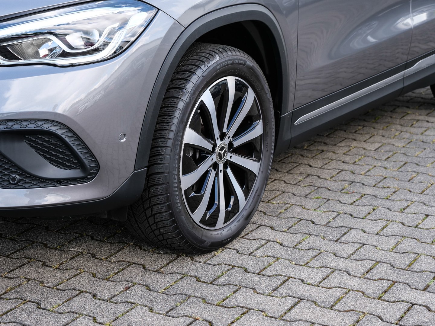 Foto 1 - Mercedes-Benz GLA 200 7G-DCT 7Gang Automatik, Mountaingrau-Met