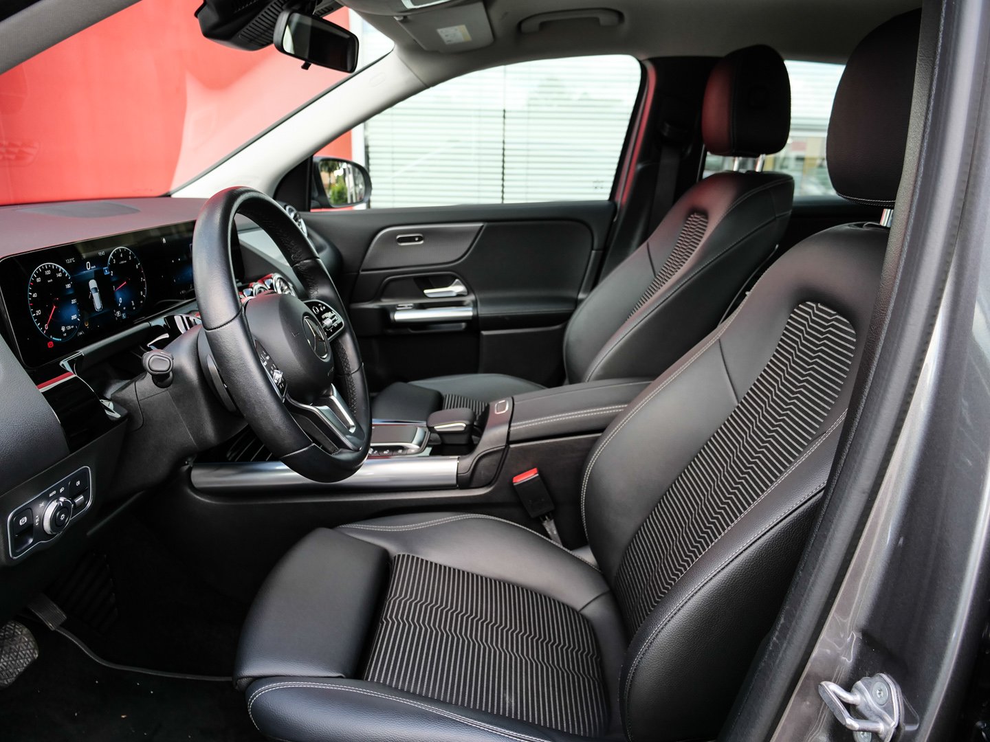 Foto 1 - Mercedes-Benz GLA 200 7G-DCT 7Gang Automatik, Mountaingrau-Met